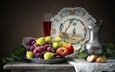 виноград, фрукты, яблоки, предметы, стол, бокал, темный фон, натюрморт, поднос, инжир, композиция