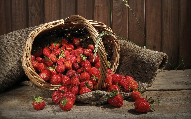 клубника, ягоды, корзинка, мешковина, strawberry, berries, basket, burlap
