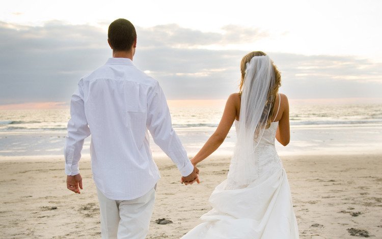 пляж, океан, любовь, свадьба, невеста, фата, молодожены, влюбленная, beach, the ocean, love, wedding, the bride, veil, the couple
