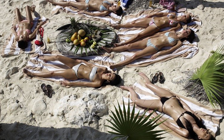 песок, пляж, сон, девушки, купальник, бикини, sand, beach, sleep, girls, swimsuit, bikini
