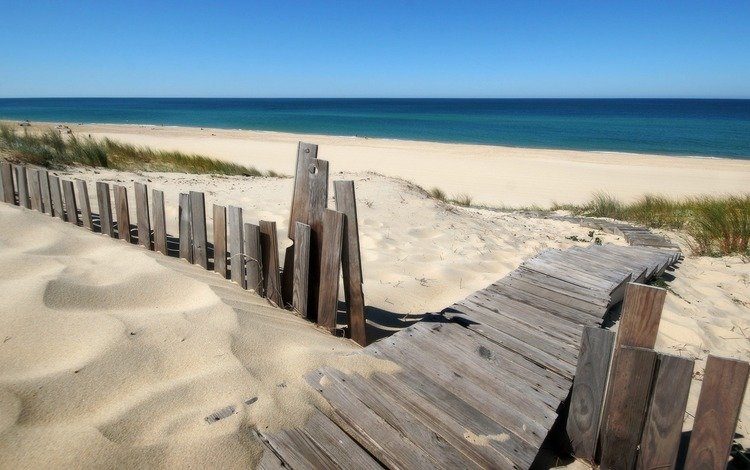 пляж, деревяный забор, и синий океан, beach, wooden fence, and the blue ocean