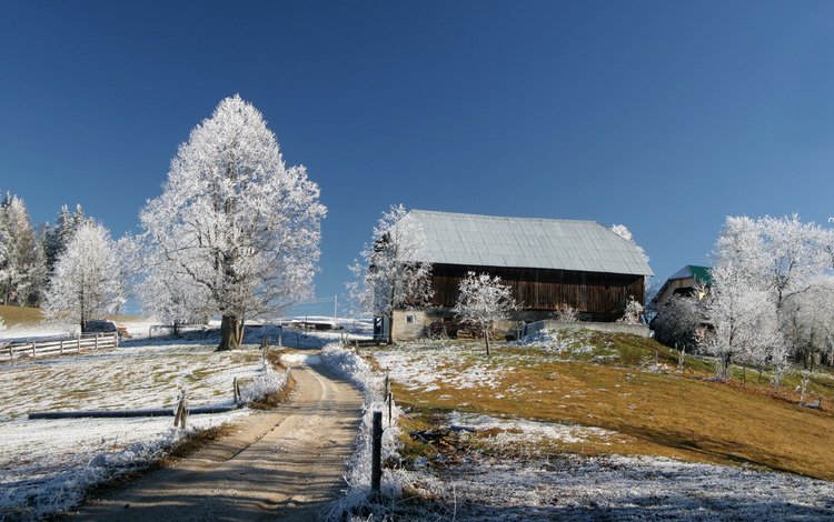 небо, дорога, снег, зима, домики, красивые, голубое, snow lodge, the sky, road, snow, winter, houses, beautiful, blue