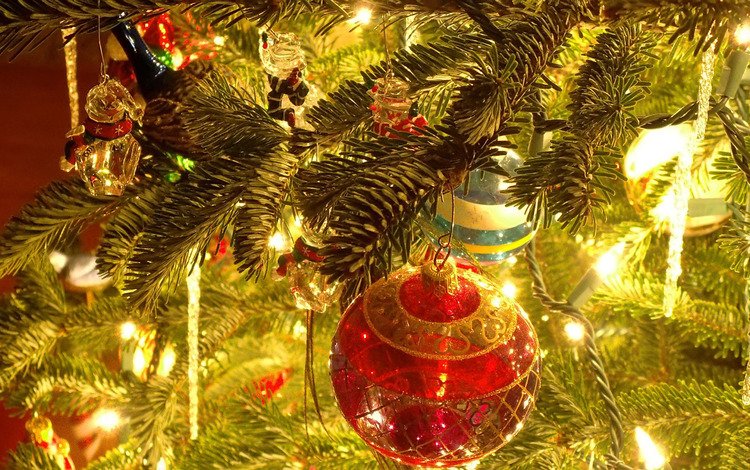 свет, елка, красный, игрушки, праздник, фонарики, стеклянный шар, light, tree, red, toys, holiday, lanterns, glass globe