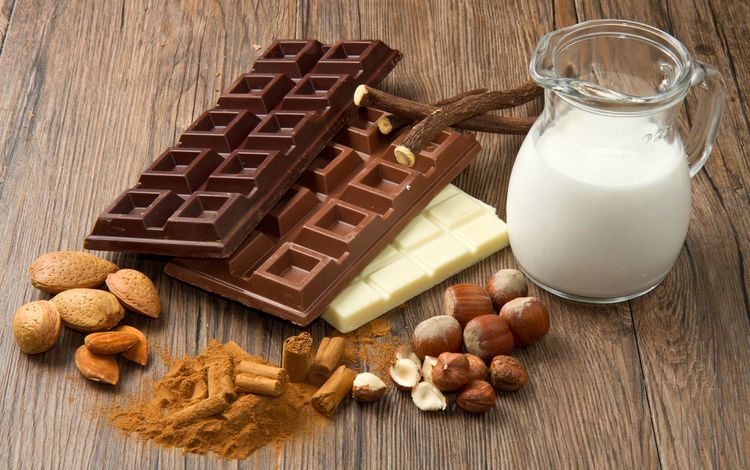 орехи, шоколад, молоко, сладкое, фундук, миндаль, деревянная поверхность, nuts, chocolate, milk, sweet, hazelnuts, almonds, wooden surface