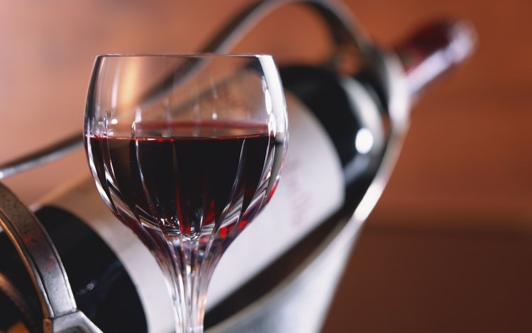 бокал, красное вино, бутылка в держателе, glass, red wine, the bottle in the holder