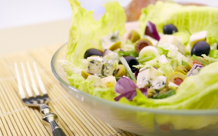 зелень, еда, вилка, овощи, оливки, салат, полезное, greens, food, plug, vegetables, olives, salad, useful