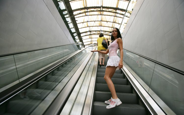 лестница, лицо, ступеньки, метро, девушка, поза, взгляд, модель, ножки, эскалатор, ladder, face, steps, metro, girl, pose, look, model, legs, escalator
