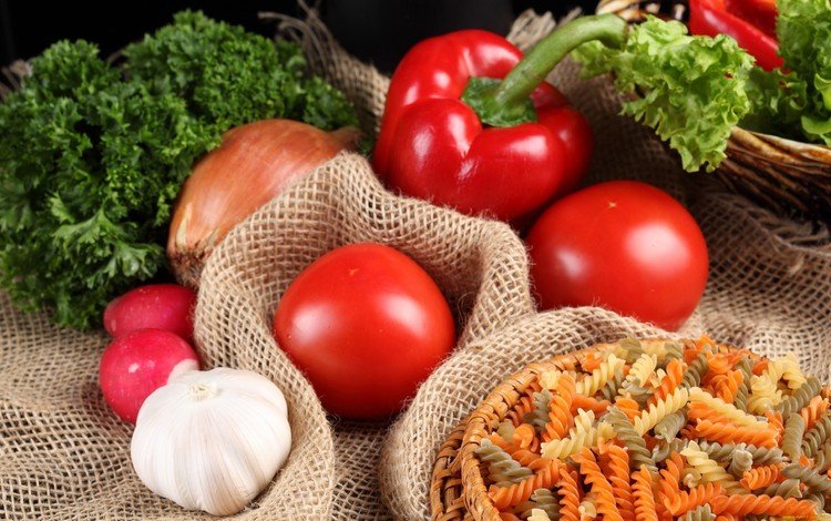 зелень, лук, овощи, помидоры, перец, чеснок, макароны, greens, bow, vegetables, tomatoes, pepper, garlic, pasta