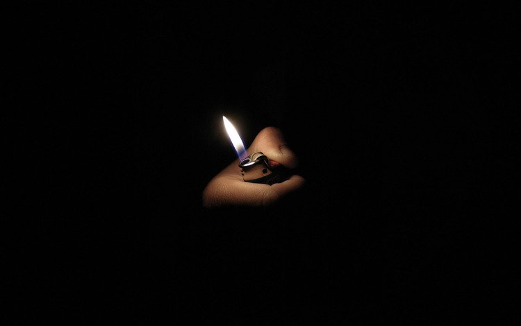 свет, рука, пламя, огонь, зажигалка, черный фон, light, hand, flame, fire, lighter, black background