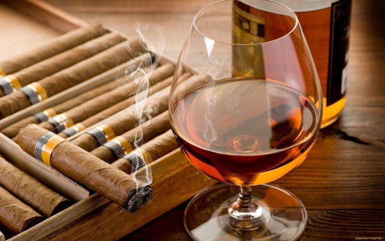 стол, кубинские сигары, бокал, напитки, бутылка, алкоголь, коньяк, сигары, дымок, table, cuban cigars, glass, drinks, bottle, alcohol, cognac, cigars, smoke