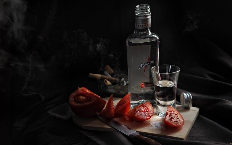черный фон, стакан, бутылка, нож, водка, помидор, натюрморт, закуска, black background, glass, bottle, knife, vodka, tomato, still life, appetizer