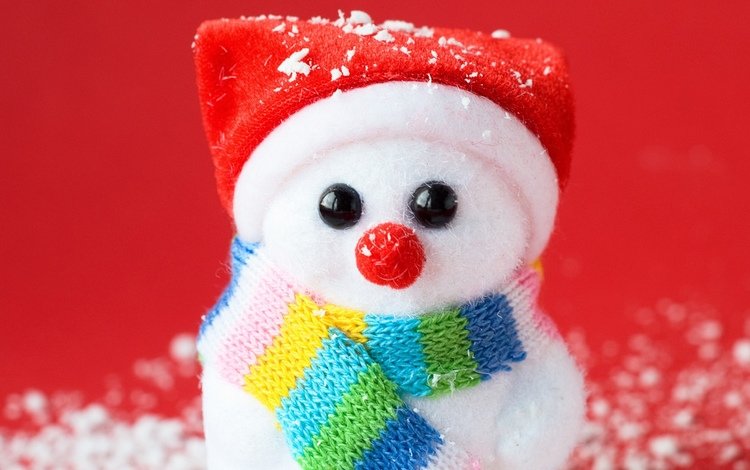 новый год, искусственный снег, зима, игрушка, снеговик, красный фон, колпак, шарфик, сувенир, new year, artificial snow, winter, toy, snowman, red background, cap, scarf, souvenir