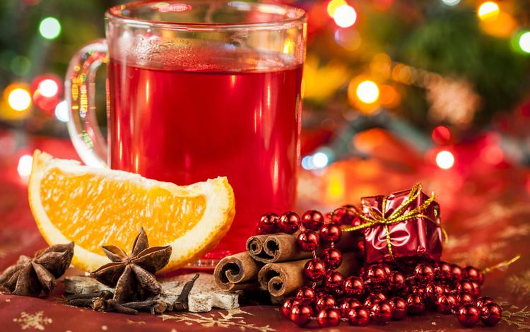 новый год, рождество, напиток, огоньки, корица, анис, праздники, бадьян, апельсин, глинтвейн, бусы, чашка, праздник, new year, christmas, drink, lights, cinnamon, anis, holidays, star anise, orange, mulled wine, beads, cup, holiday