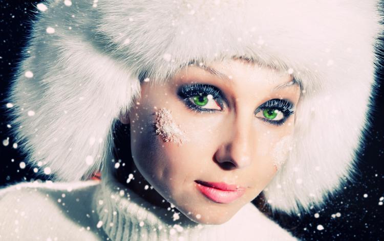 глаза, лицо, снег, шапка, зима, зеленые глаза, девушка, снежинки, портрет, взгляд, модель, eyes, face, snow, hat, winter, green eyes, girl, snowflakes, portrait, look, model