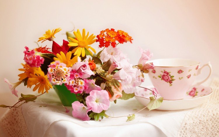 цветы, букет, чашка, напитки, ваза, чай, натюрморт, flowers, bouquet, cup, drinks, vase, tea, still life
