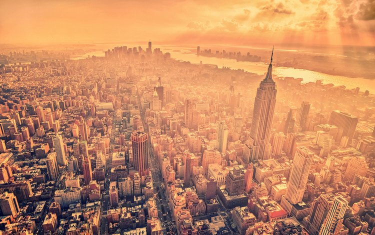 облака, нью-йорк, лучи солнца, машины, горизонт, дымка, улицы, город, небоскребы, дома, океан, сша, clouds, new york, the rays of the sun, machine, haze, horizon, street, the city, skyscrapers, home, the ocean, usa