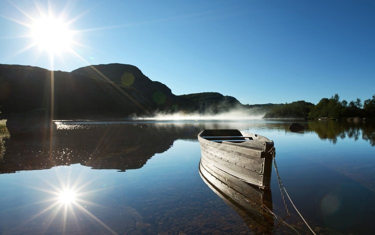 озеро, солнце, природа, лучи, лодка, блеск, lake, the sun, nature, rays, boat, shine