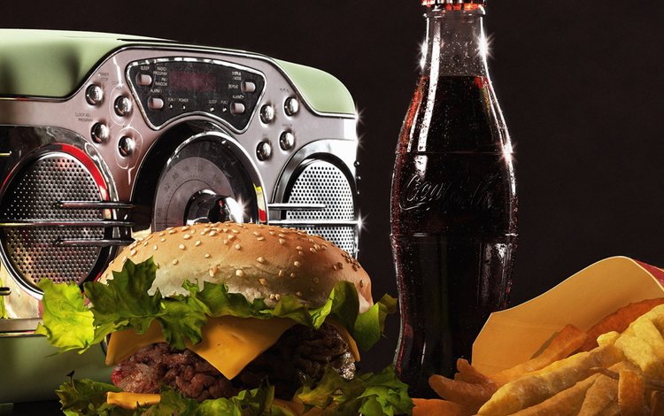 гамбургер, натюрморт, кока-кола, радио, радиоприёмник, жареная картошка, hamburger, still life, coca-cola, radio, fried potatoes