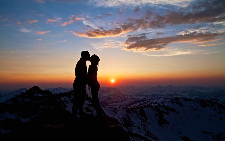 горы, ona, закат, романтика, пара, поцелуй, на, nebo, gory, poceluj, lyubov, mountains, sunset, romance, pair, kiss, on