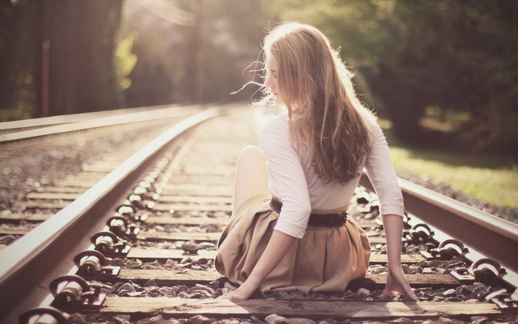 железная дорога, рельсы, девушка, настроение, блондинка, длинные волосы, сидя, солнечный свет, railroad, rails, girl, mood, blonde, long hair, sitting, sunlight