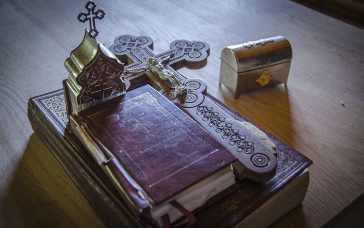 стол, крест, книга, библия, священное писание, table, cross, book, the bible