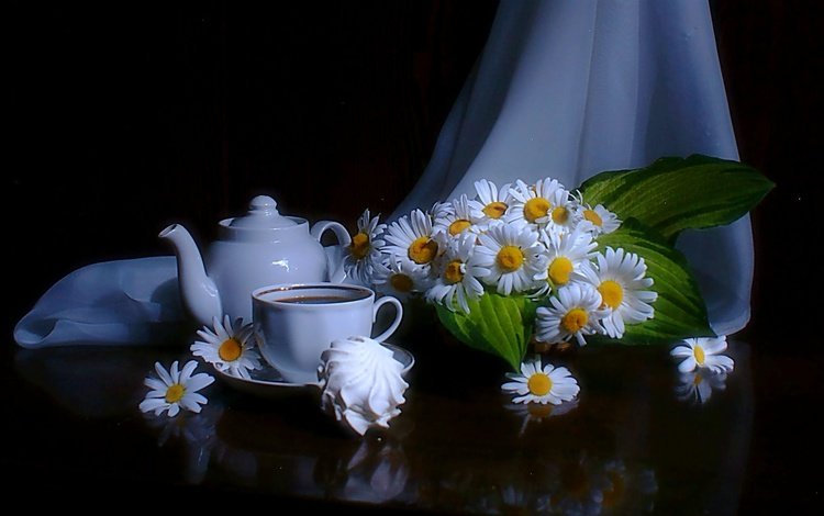 ромашки, черный фон, чашка, чай, чайник, зефир, chamomile, black background, cup, tea, kettle, marshmallows