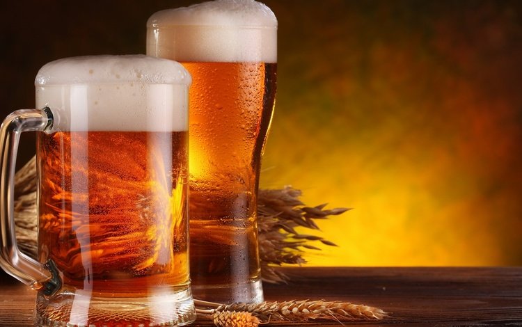 бокалы с пивом и колоски, the glasses with beer and wheat ears