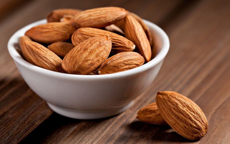 орехи, фон, чашка, орех, миндаль, деревянная поверхность, nuts, background, cup, walnut, almonds, wooden surface