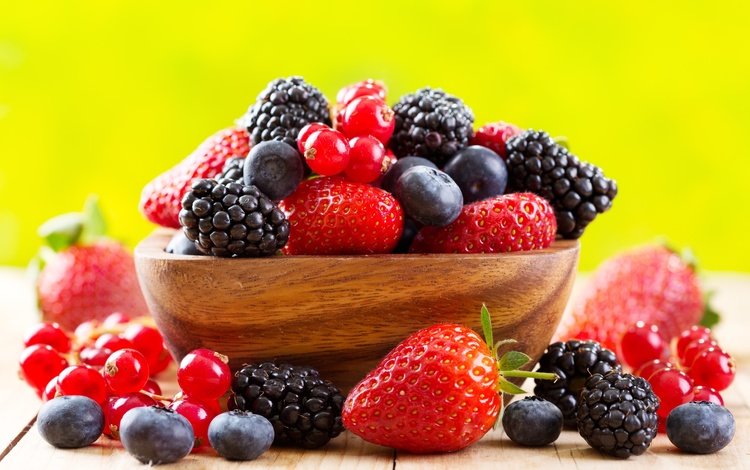 клубника, ягоды, лесные ягоды, чашка, ежевика, смородина, голубика, парное, strawberry, berries, cup, blackberry, currants, blueberries, fresh