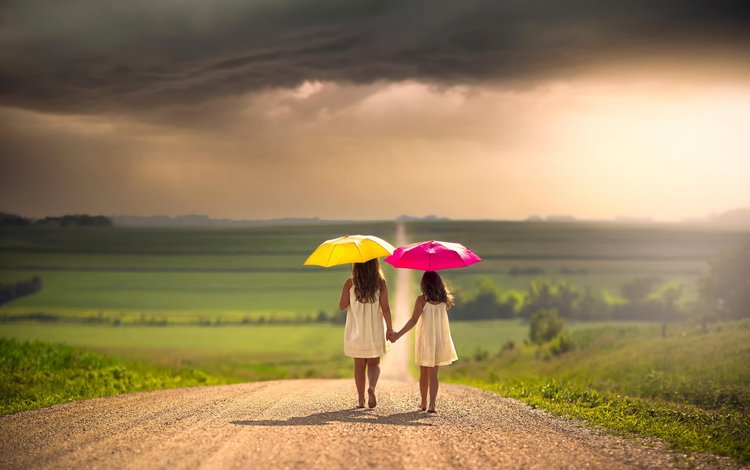 дорога, тучи, дети, девочки, зонты, простор, road, clouds, children, girls, umbrellas, space