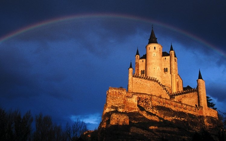 фото замка из оранжевого камня и радуги, photo of the castle from the orange stone and the rainbow