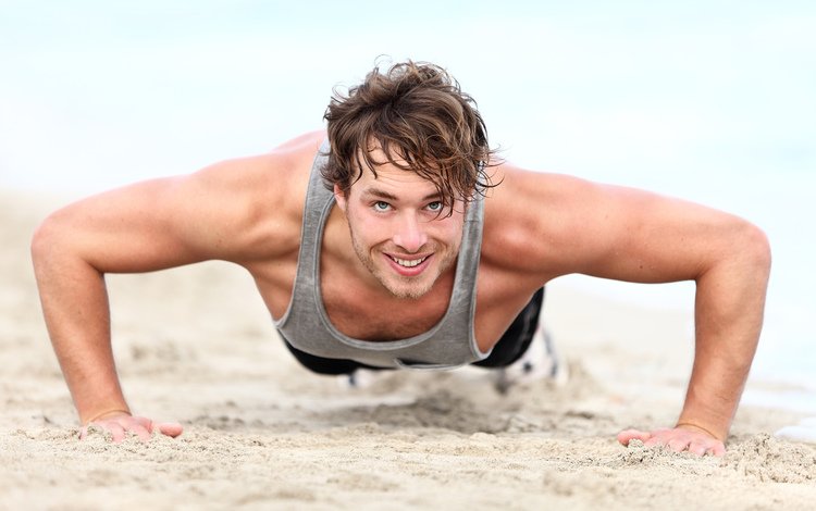 улыбка, песок, пляж, мужчина, мускулы, отжимается, smile, sand, beach, male, muscles, pressed