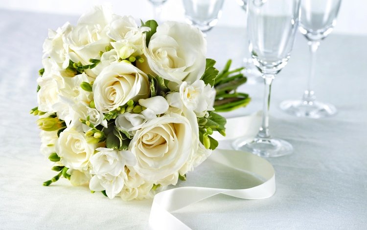 цветы, розы, стол, букет, белые, лента, бокалы, flowers, roses, table, bouquet, white, tape, glasses