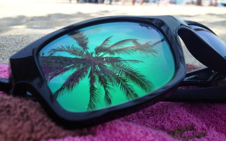 пляж, очки, полотенце, солнцезащитные очки, солнцезащитные, пальма в отражении, beach, glasses, towel, sunglasses, sun, the palm tree in the reflection