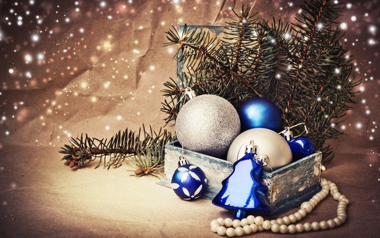 новый год, праздники, серебристые, елка, бусы, елочная, зима, синие, ветки, рождество, шарики, коробка, ель, елочные, декорации, игрушки, встреча нового года, белые, еловая ветка, new year, holidays, silver, tree, beads, winter, blue, branches, christmas, balls, box, spruce, the scenery, toys, white, spruce branch