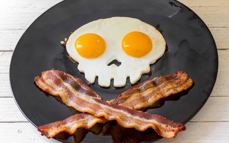 черная, череп, завтрак, яйца, тарелка, бекон, яичница с беконом, black, skull, breakfast, eggs, plate, bacon, bacon and eggs