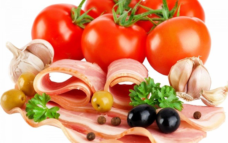 зелень, бекон, белый фон, овощи, мясо, помидоры, оливки, маслины, чеснок, специи, spices, greens, bacon, white background, vegetables, meat, tomatoes, olives, garlic