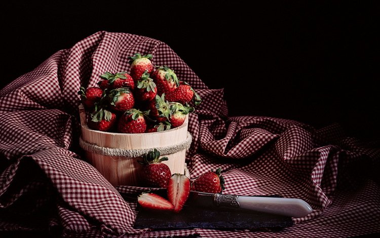 клубника, ткань, ягоды, нож, натюрморт, скатерть, strawberry, fabric, berries, knife, still life, tablecloth