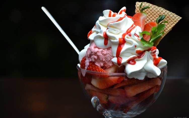 мороженое, клубника, ягоды, сладкое, десерт, пломбир, вафли, ice cream, strawberry, berries, sweet, dessert, sundae, waffles