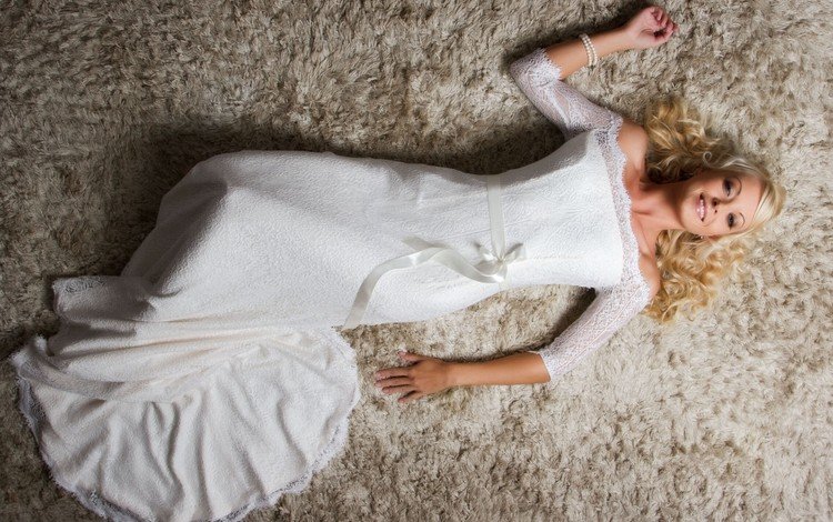 на полу, яна кова, в белом платье, on the floor, jana cova, in a white dress