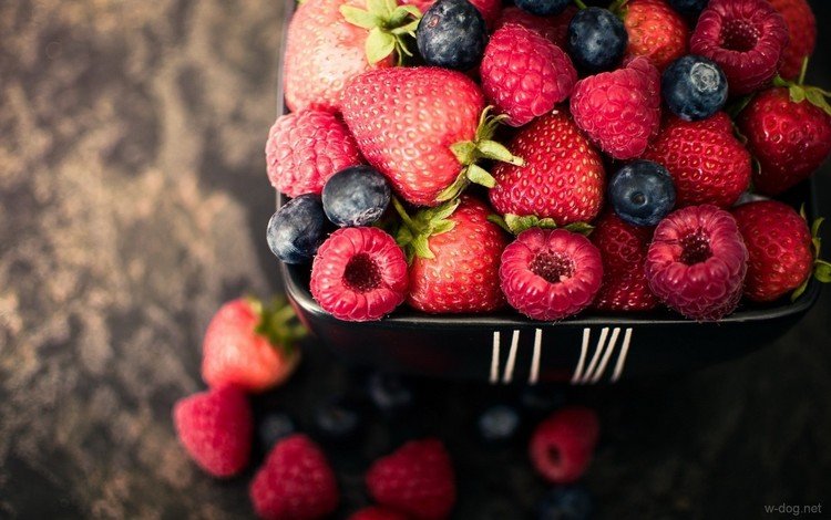 малина, клубника, ягоды, черника, боке, raspberry, strawberry, berries, blueberries, bokeh