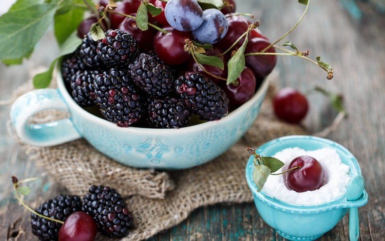 фрукты, ягоды, вишня, сахарная пудра, ежевика, мешковина, шелковица, fruit, berries, cherry, powdered sugar, blackberry, burlap, mulberry