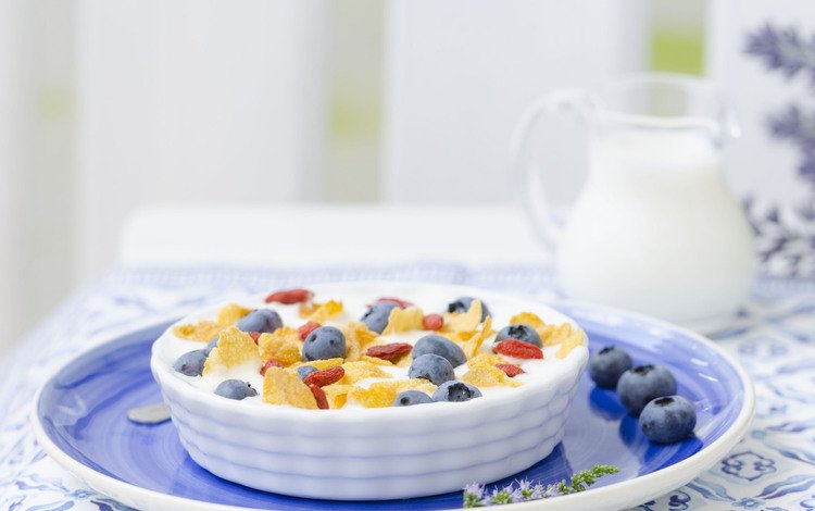 ягоды, завтрак, молоко, хлопья, изюм, berries, breakfast, milk, cereal, raisins