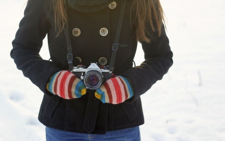 полоски, зима, фотоаппарат, камера, пальто, варежки, strips, winter, the camera, camera, coat, mittens