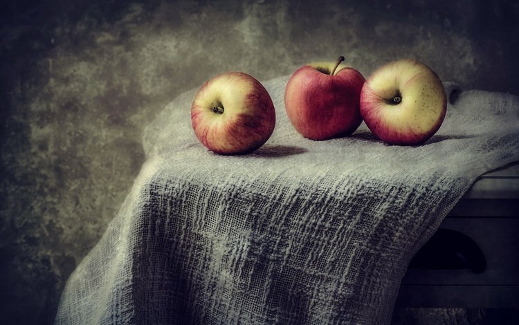 еда, фрукты, яблоки, стол, темный фон, ткань, плоды, натюрморт, food, fruit, apples, table, the dark background, fabric, still life