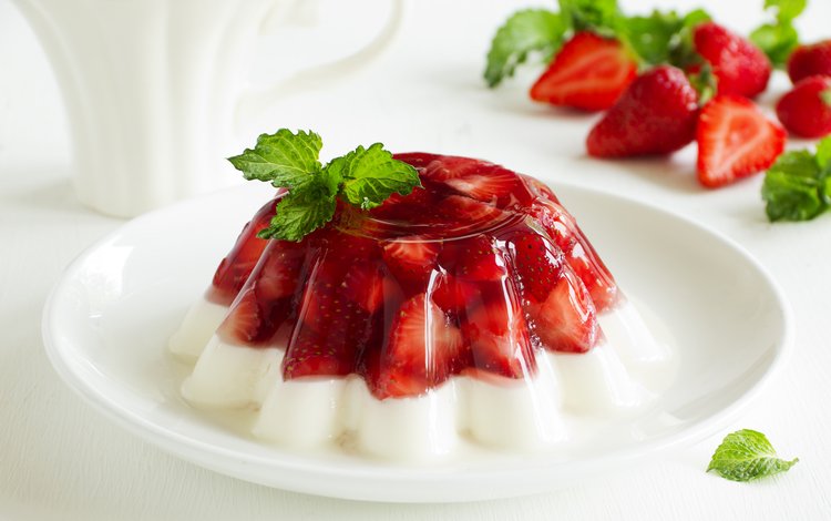 клубника, десерт, клубничное желе, листик мяты, strawberry, dessert, strawberry jelly, a mint leaf.