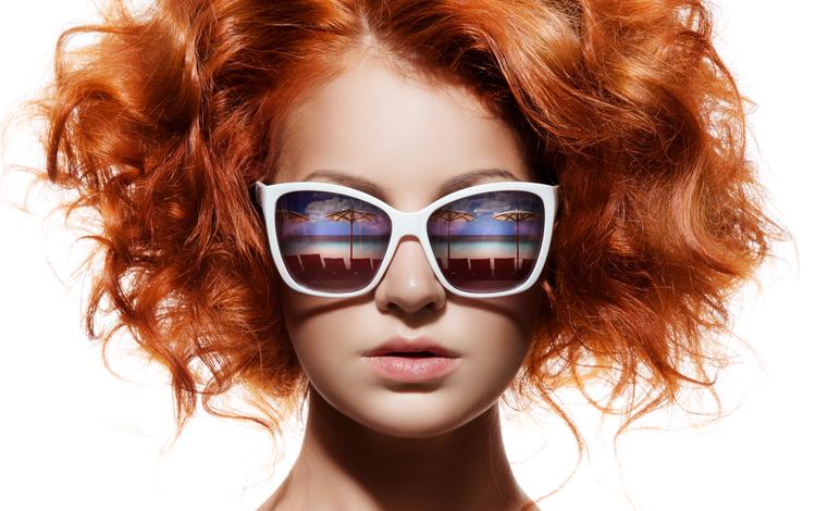солнечные очки, девушка, волосы. солнечные очки. взгляд. отражение, отражение, фон, портрет, рыжая, модель, волосы, лицо, sunglasses, girl, hair. sunglasses. look. reflection, reflection, background, portrait, red, model, hair, face