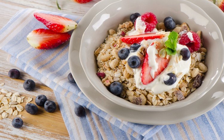 клубника, черника, завтрак, мюсли, здоровые, завтрак каши, strawberry, blueberries, breakfast, muesli, healthy, breakfast cereal
