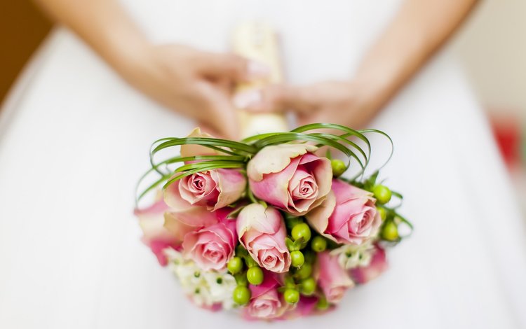 цветы, платье, розы, букет, руки, невеста, flowers, dress, roses, bouquet, hands, the bride