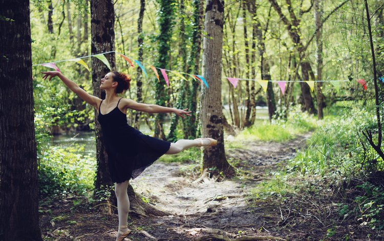 лес, девушка, танец, флажки, forest, girl, dance, flags